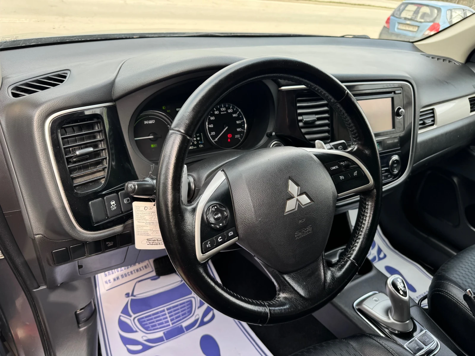 Mitsubishi Outlander 2.0 Phev 4WD NAVIGATOR Швейцария, снимка 14 - Автомобили и джипове - 53962446