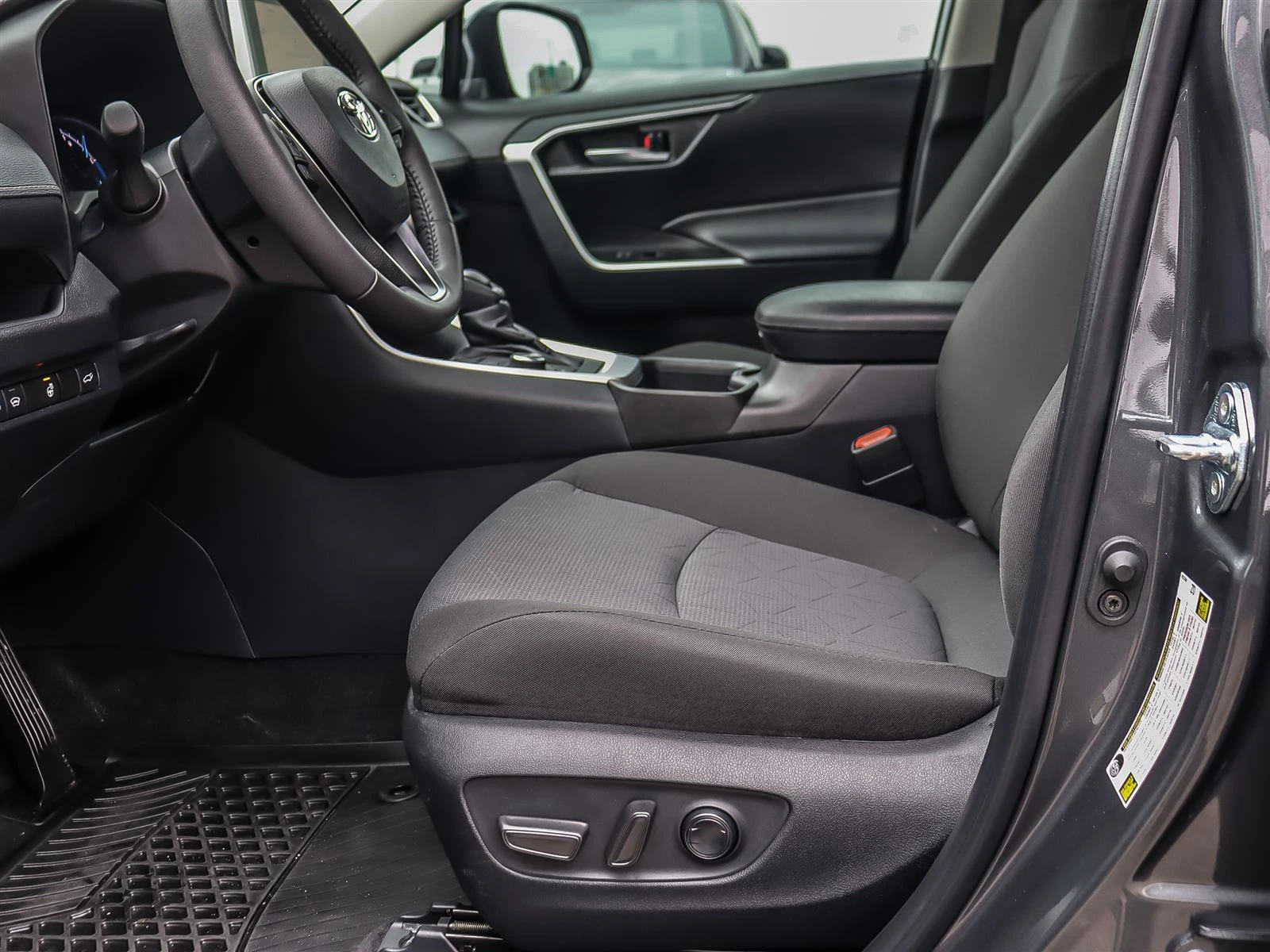 Toyota Rav4 Hybrid* XLE* AWD* АвтоКредит* (ЦЕНА ДО БГ), снимка 6 - Автомобили и джипове - 54140750