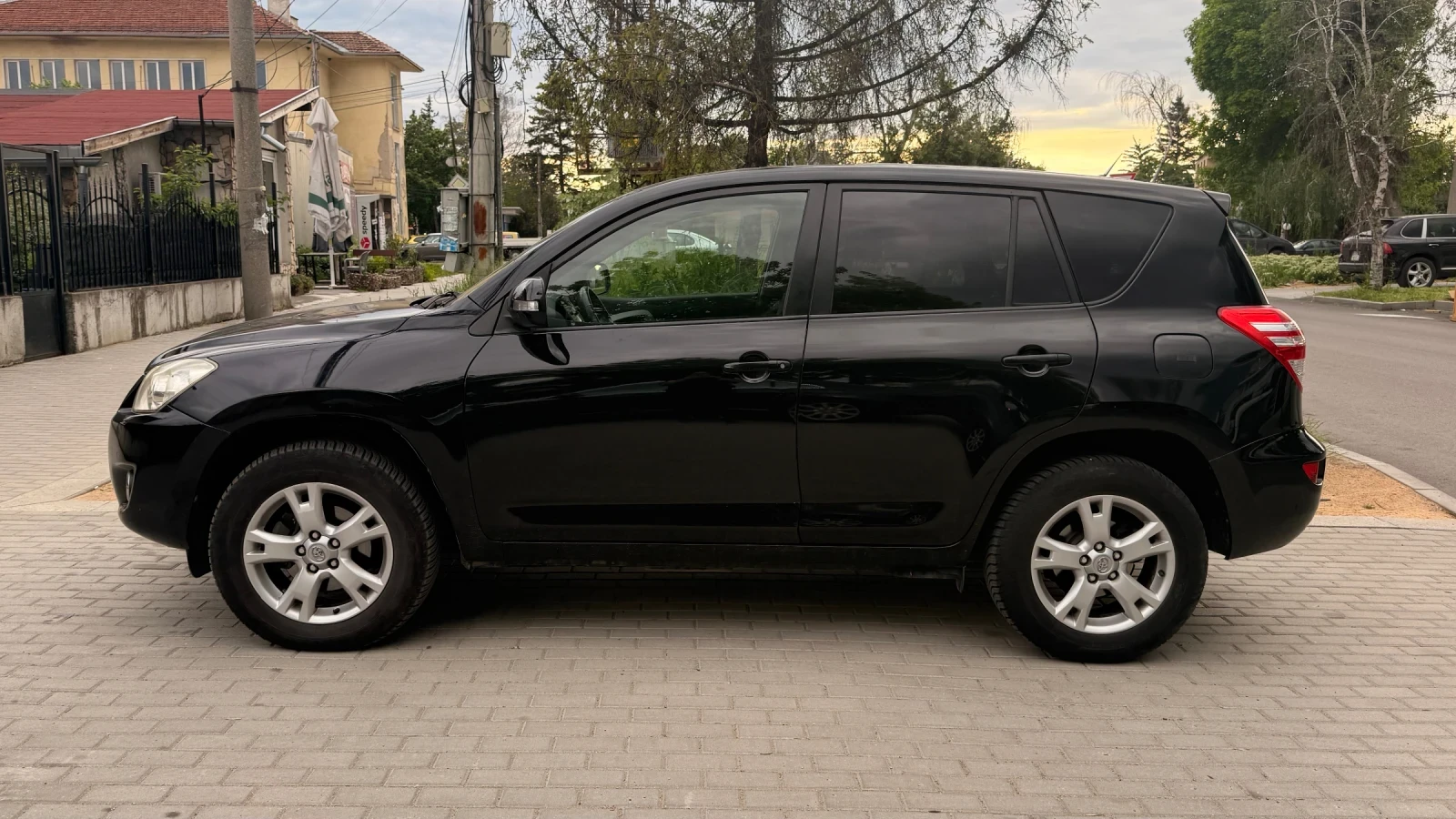Toyota Rav4, снимка 4 - Автомобили и джипове - 54682693