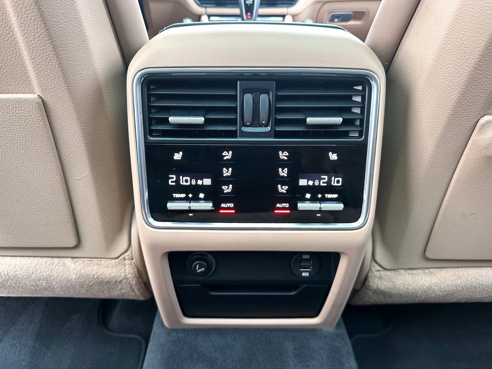 Porsche Cayenne TURBO/549HP/CARBON/PANO/MEMO/3360/BOSE/354q, снимка 16 - Автомобили и джипове - 54710806
