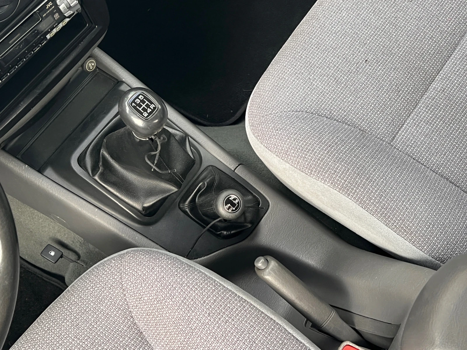 Kia Sportage 2.0i 4x4 НАПЪЛНО ОБСЛУЖЕН, снимка 10 - Автомобили и джипове - 54778391