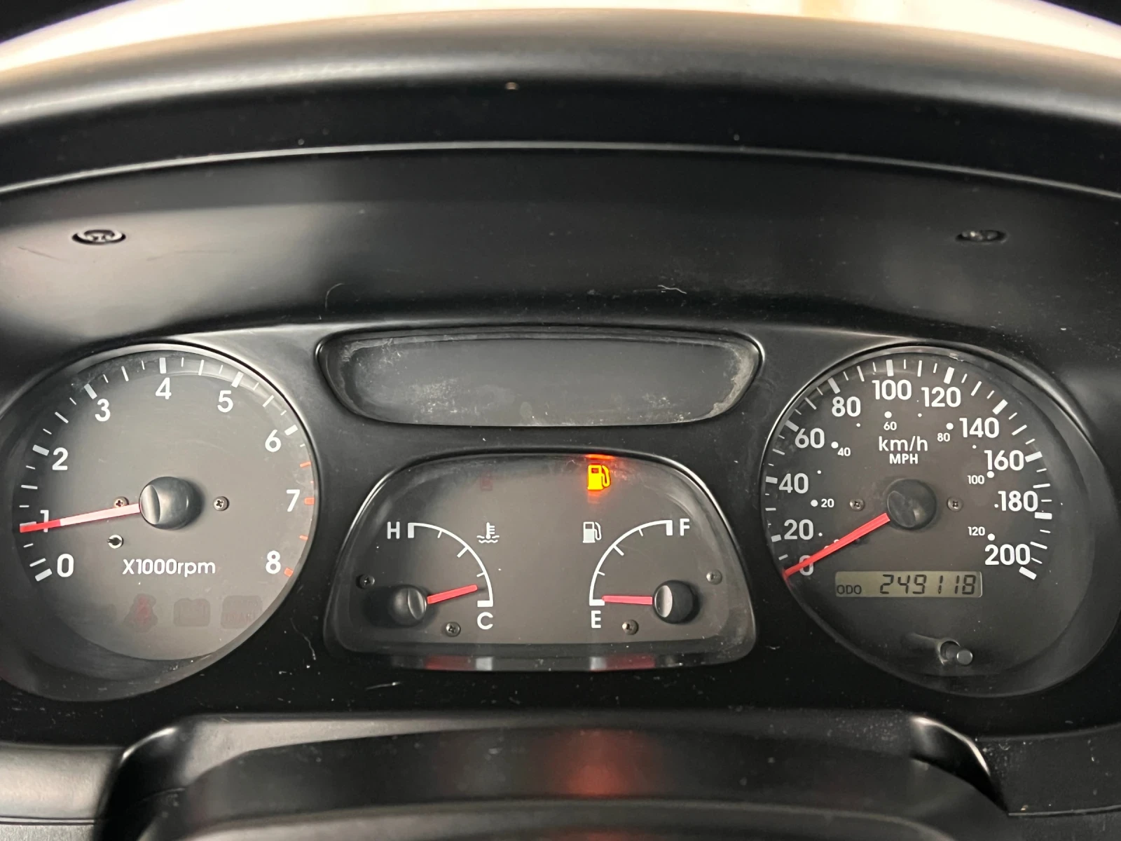 Kia Sportage 2.0i 4x4 НАПЪЛНО ОБСЛУЖЕН, снимка 16 - Автомобили и джипове - 54778391