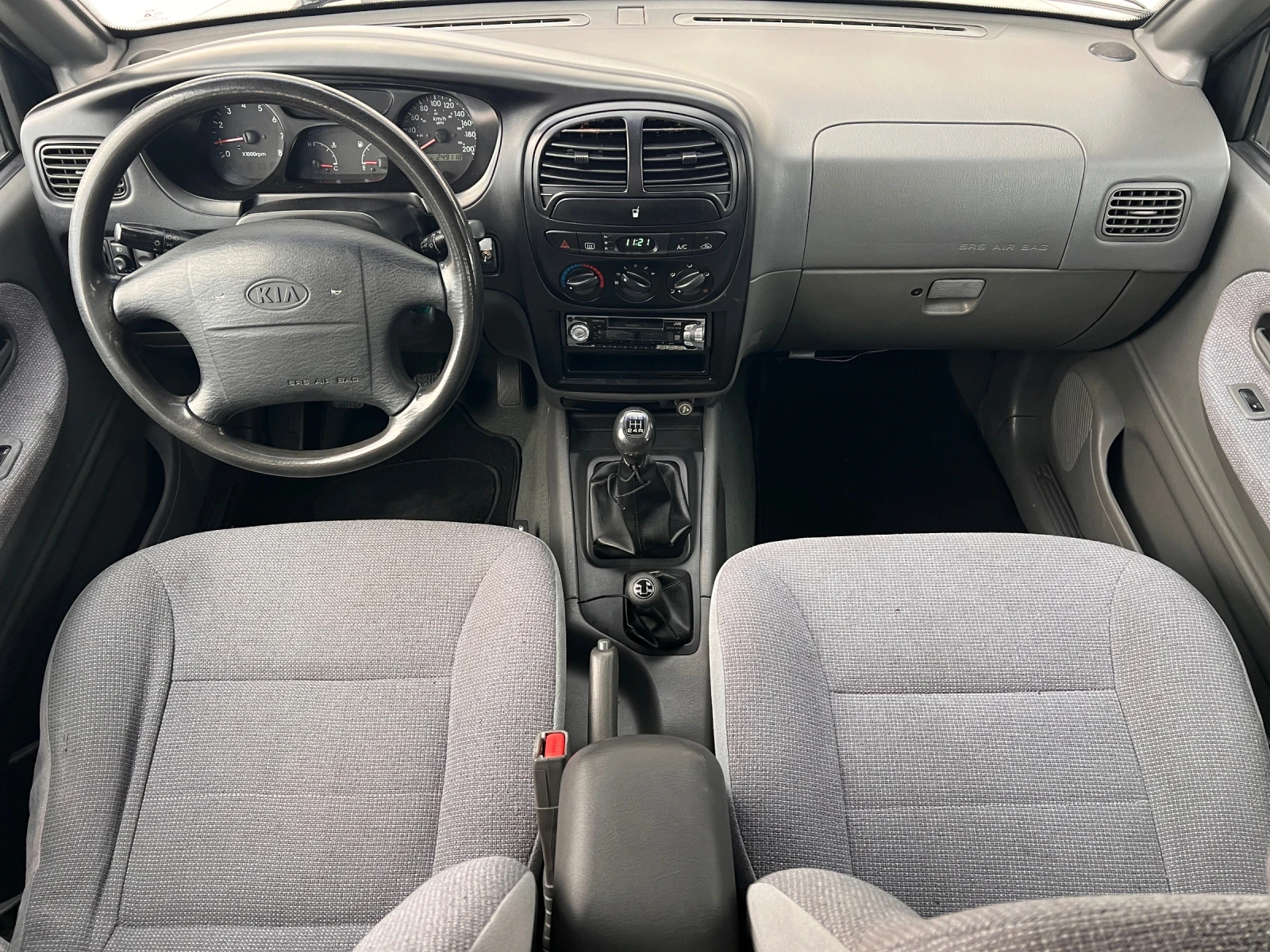 Kia Sportage 2.0i 4x4 НАПЪЛНО ОБСЛУЖЕН, снимка 7 - Автомобили и джипове - 54778391