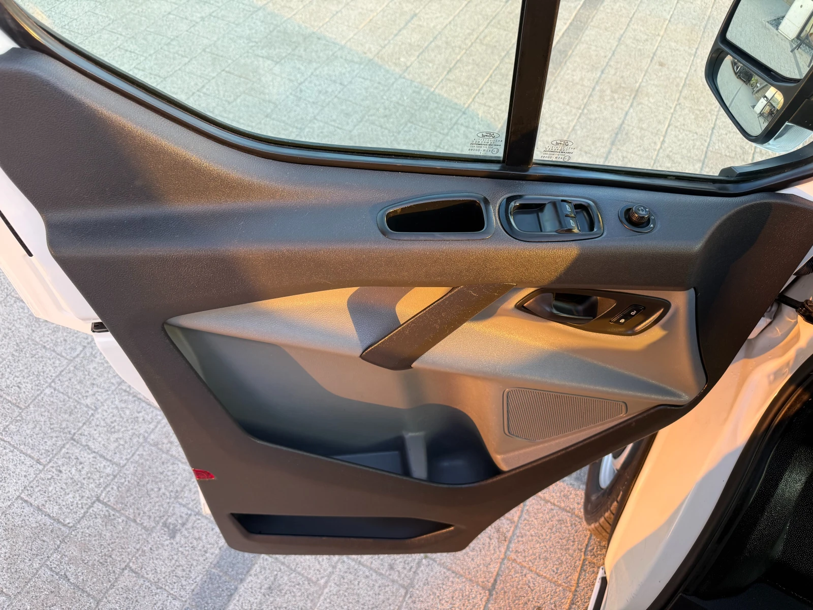 Ford Transit Custom 2.0TDCI L2H1 Клима Euro 6 , снимка 15 - Бусове и автобуси - 53864225