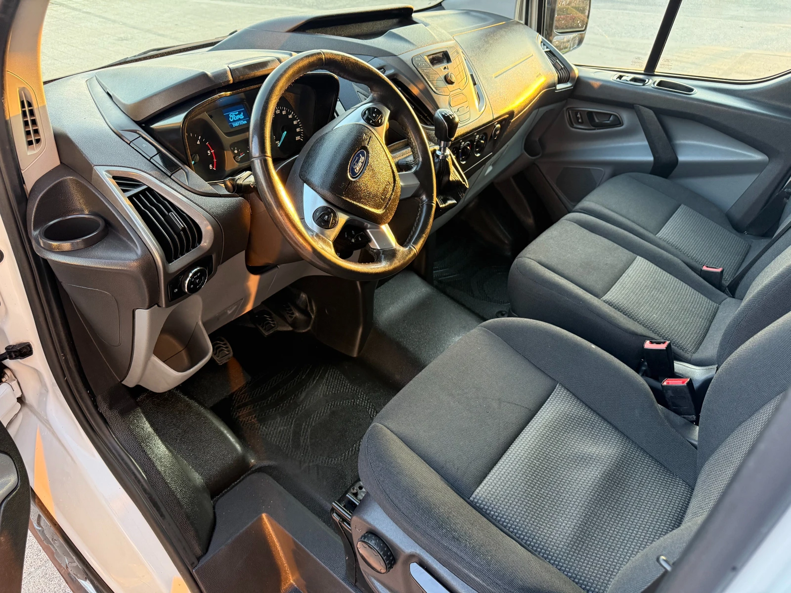 Ford Transit Custom 2.0TDCI L2H1 Клима Euro 6 , снимка 13 - Бусове и автобуси - 53864225