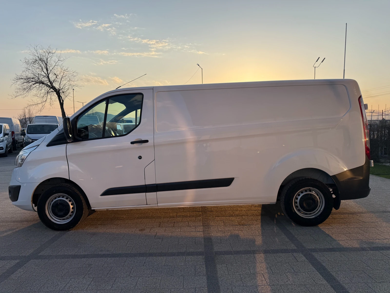 Ford Transit Custom 2.0TDCI L2H1 Клима Euro 6 , снимка 5 - Бусове и автобуси - 53864225