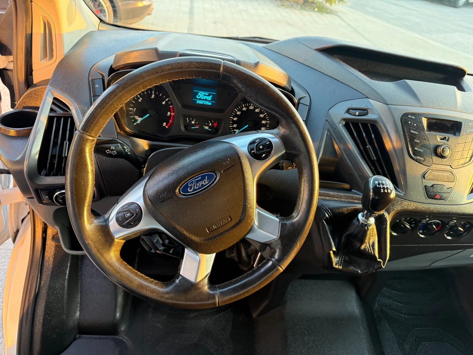 Ford Transit Custom 2.0TDCI L2H1 Клима Euro 6 , снимка 14 - Бусове и автобуси - 53864225