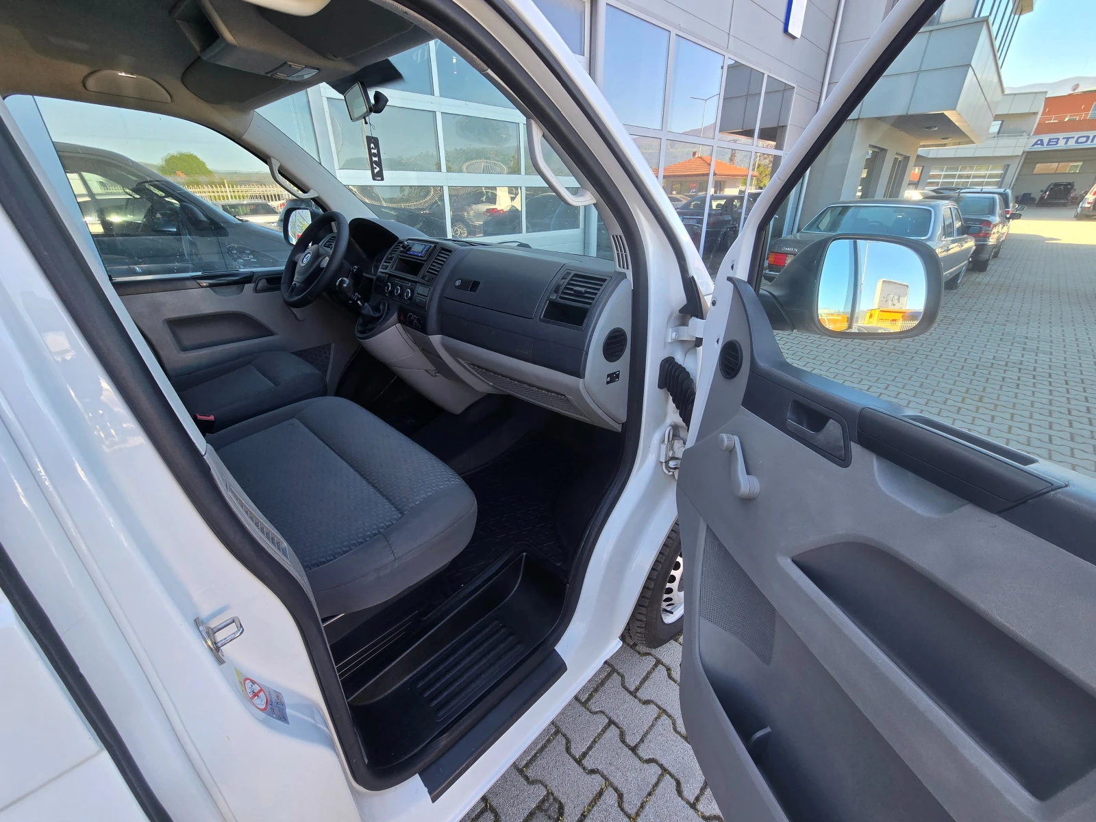 VW T5 9-Места !! Климатик !!, снимка 9 - Бусове и автобуси - 54337008