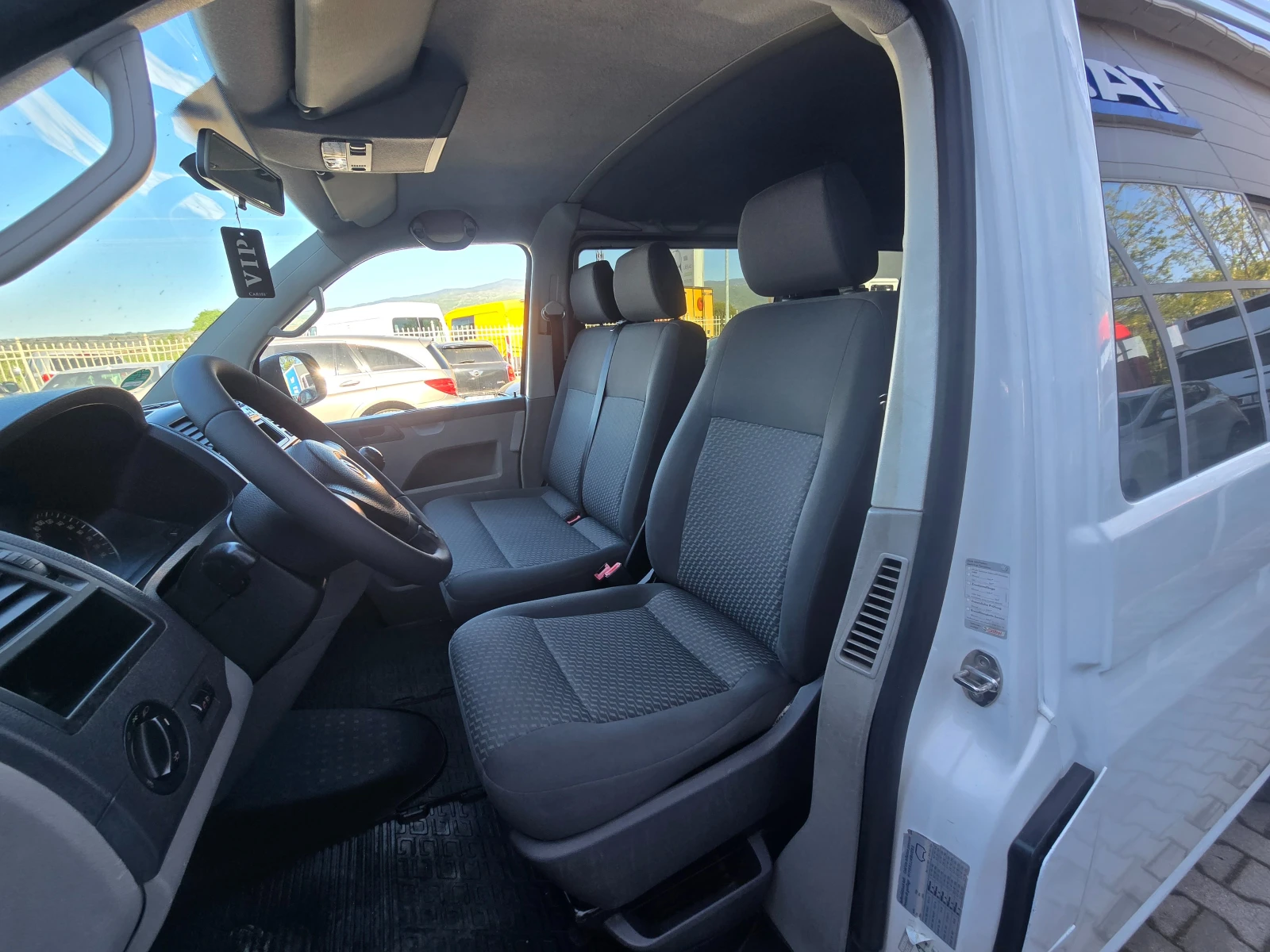 VW T5 9-Места !! Климатик !!, снимка 7 - Бусове и автобуси - 54337008