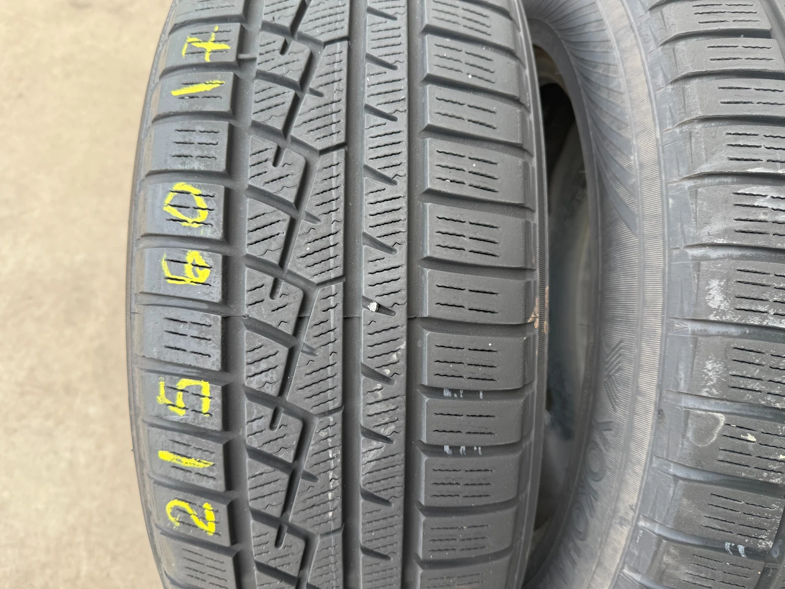 Гуми Зимни 215/60R17, снимка 2 - Гуми и джанти - 53992255