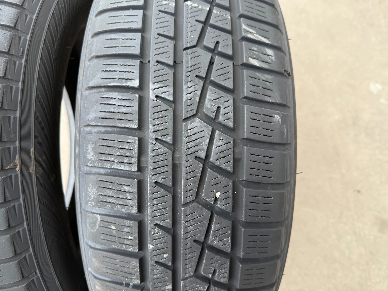 Гуми Зимни 215/60R17, снимка 3 - Гуми и джанти - 53992255