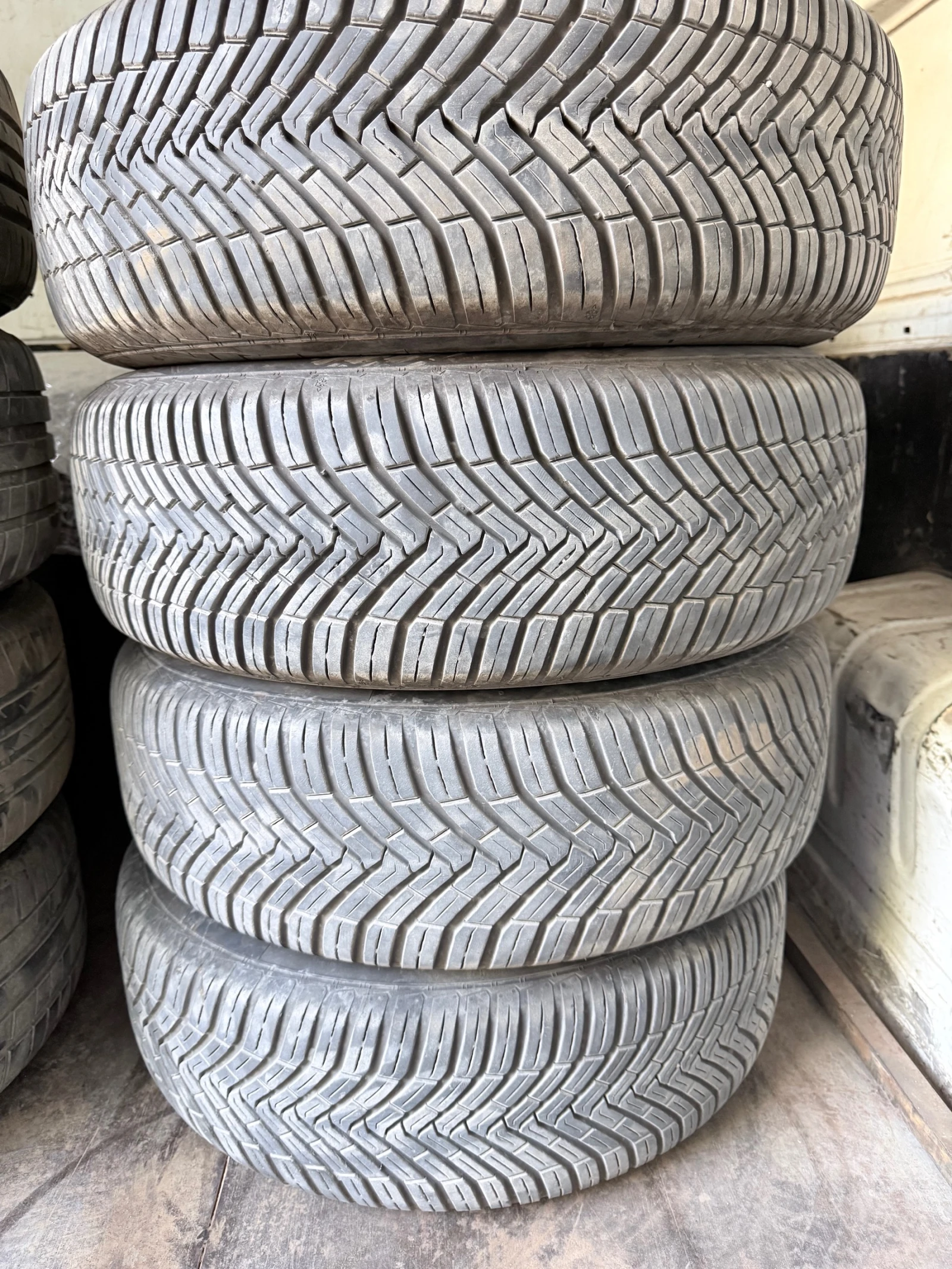 Гуми с джанти Continental 195/65R15, снимка 2 - Гуми и джанти - 55771647