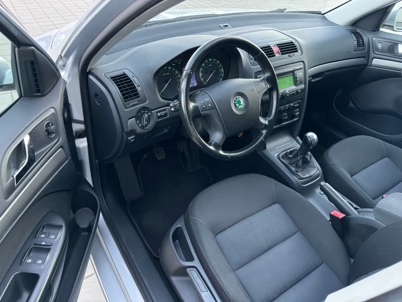 Skoda Octavia 1.8i GPL Klimatronik CruiseControl, снимка 9 - Автомобили и джипове - 49364785