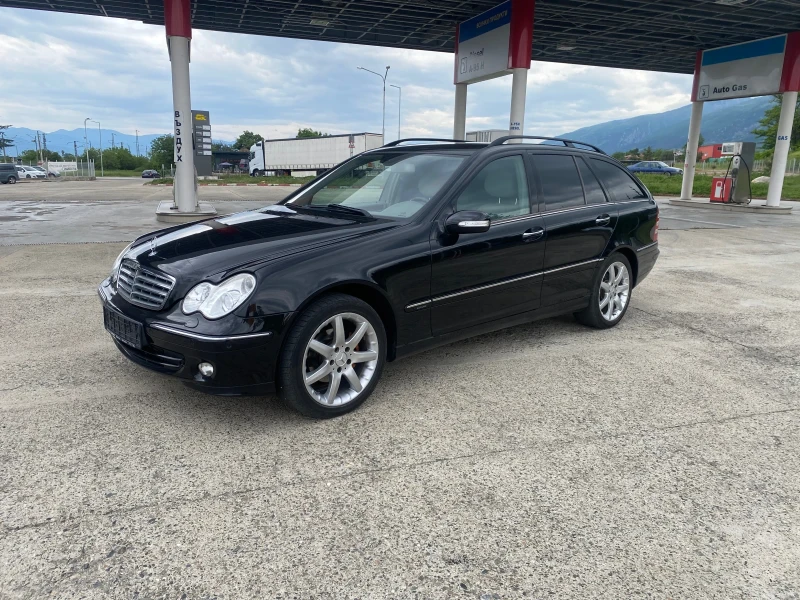 Mercedes-Benz C 220 Фейслифт, снимка 2 - Автомобили и джипове - 51436482