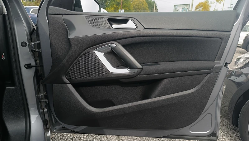 Peugeot 308 1.5HDi Facelift, снимка 13 - Автомобили и джипове - 52077712