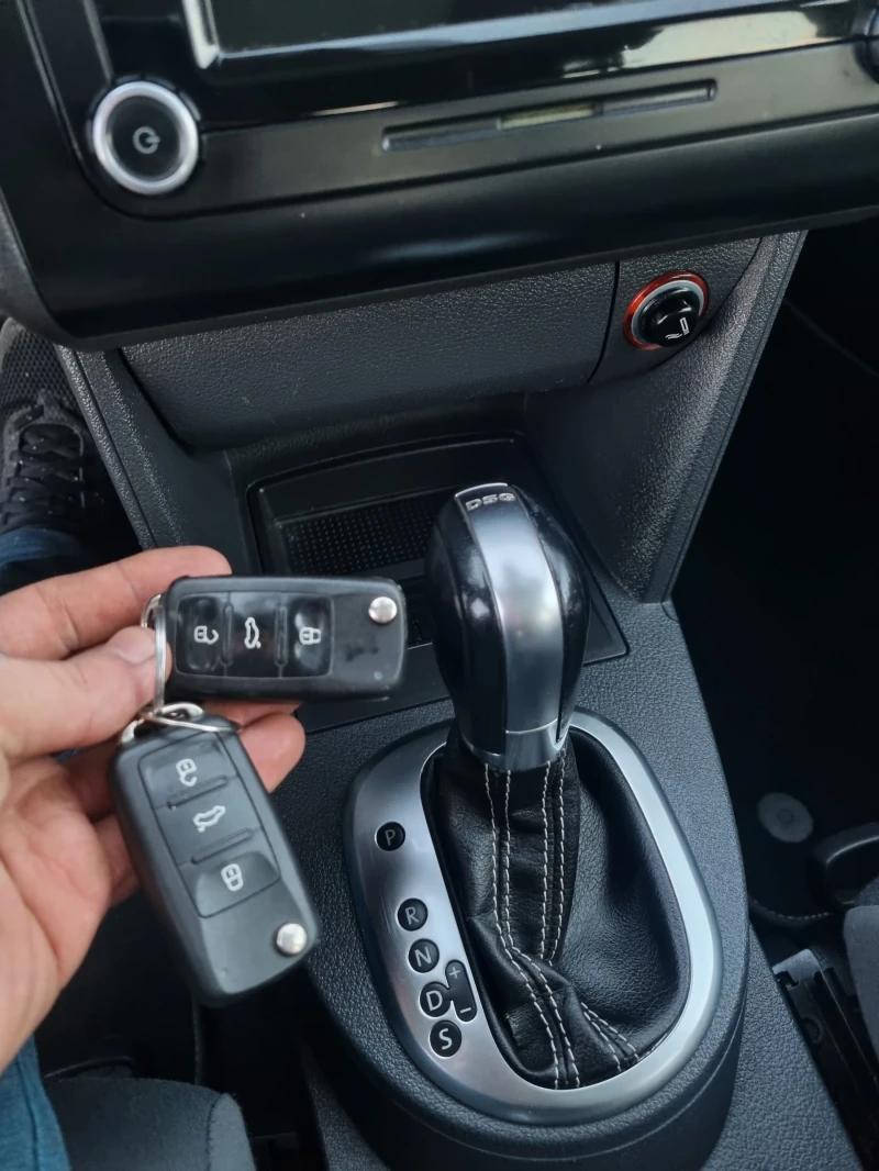 VW Touran 2.0tdi 140коня 7 местен Match, снимка 14 - Автомобили и джипове - 52929355