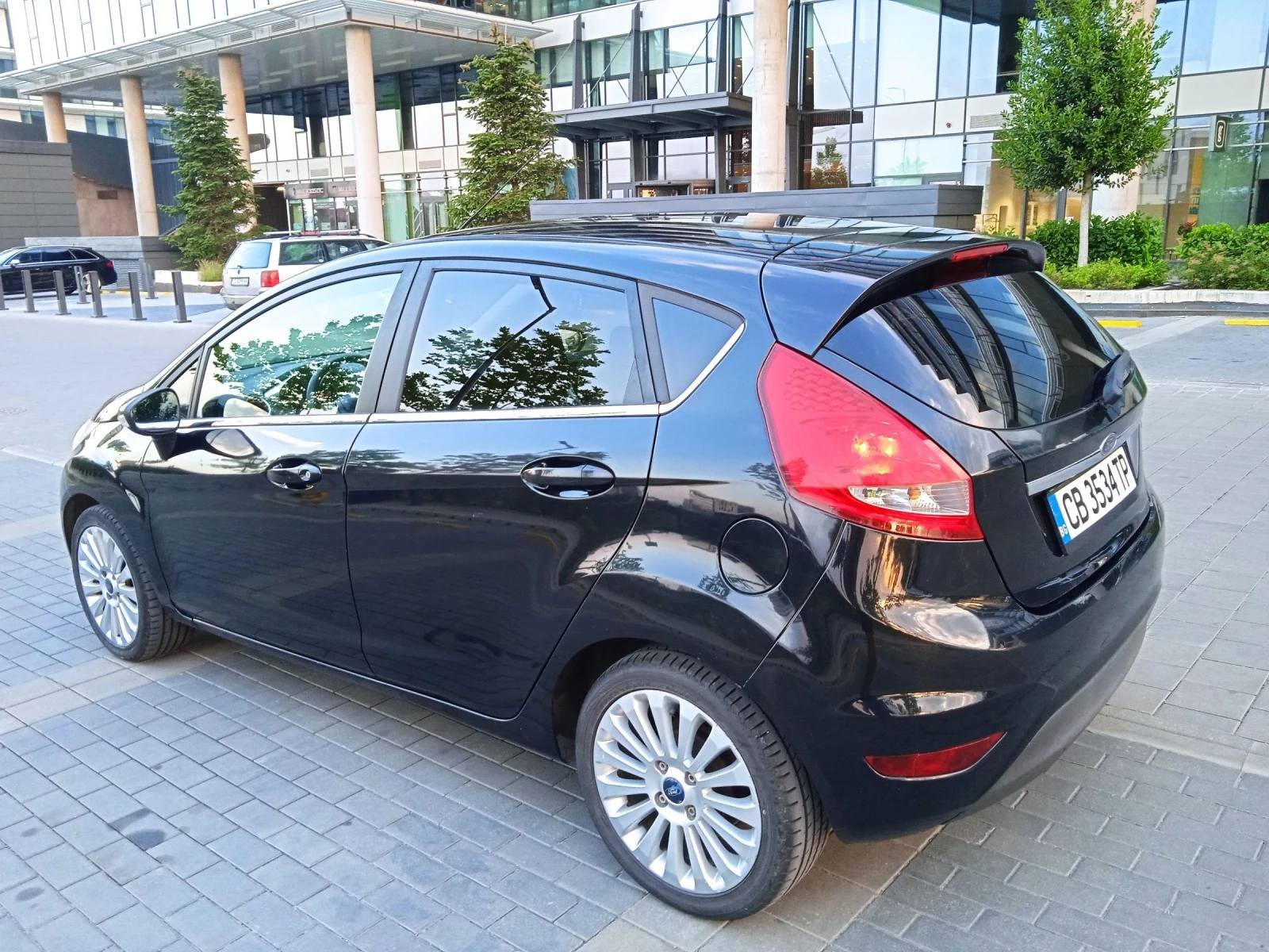 Ford Fiesta TITANIUM LPG 1, 4 - изображение 9