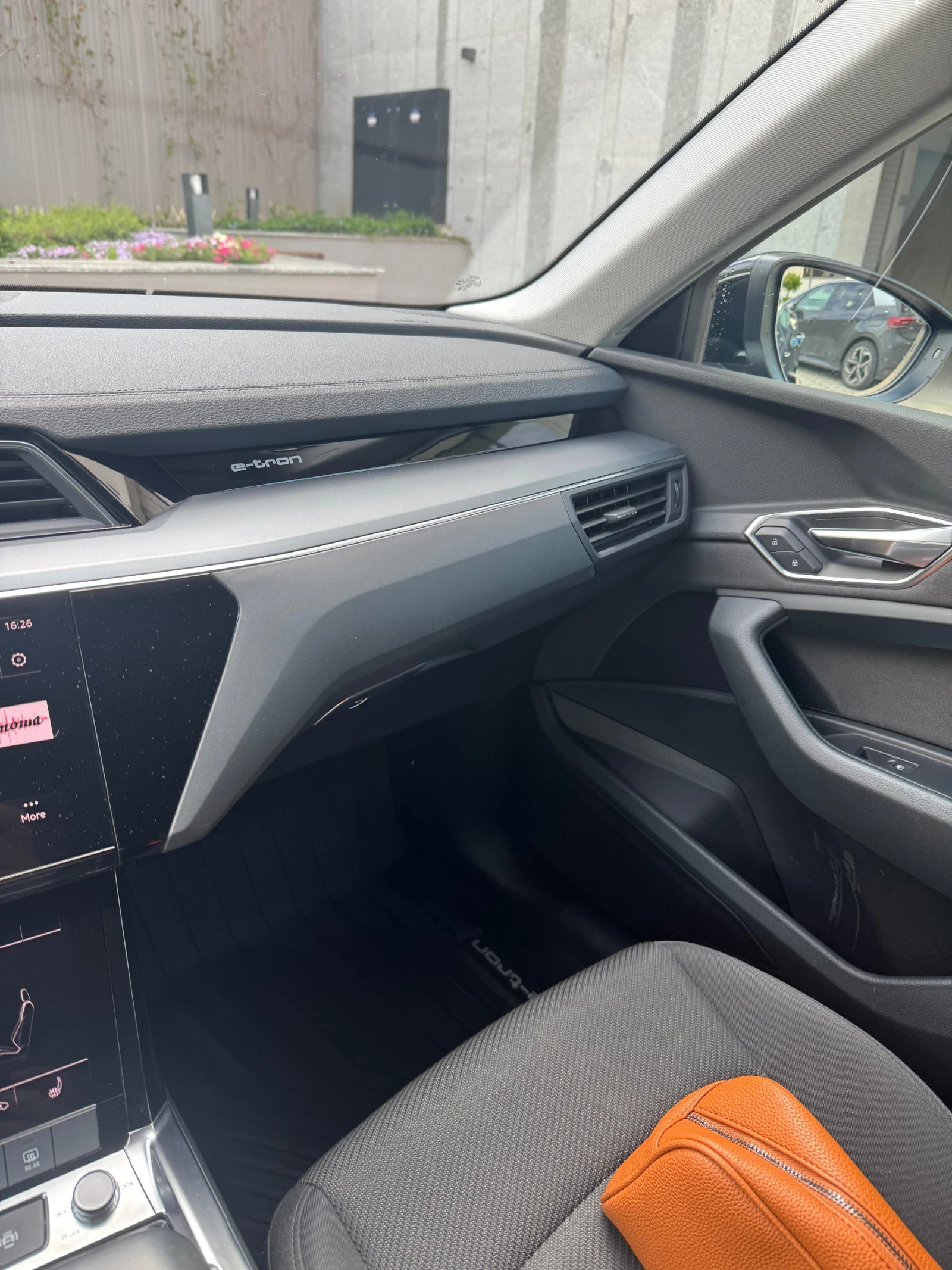 Audi E-Tron 55 408КС - изображение 8