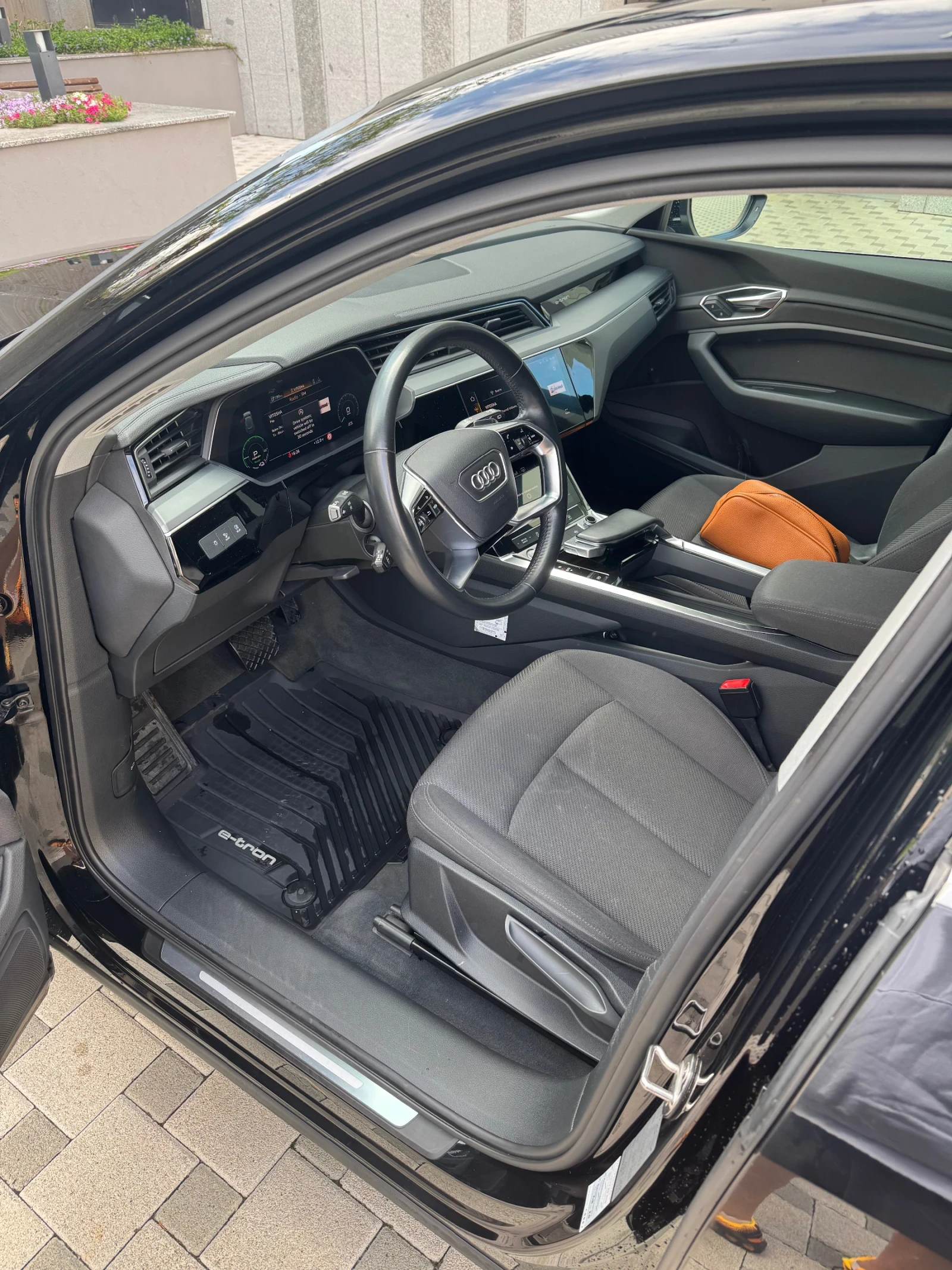 Audi E-Tron 55 408КС - изображение 7