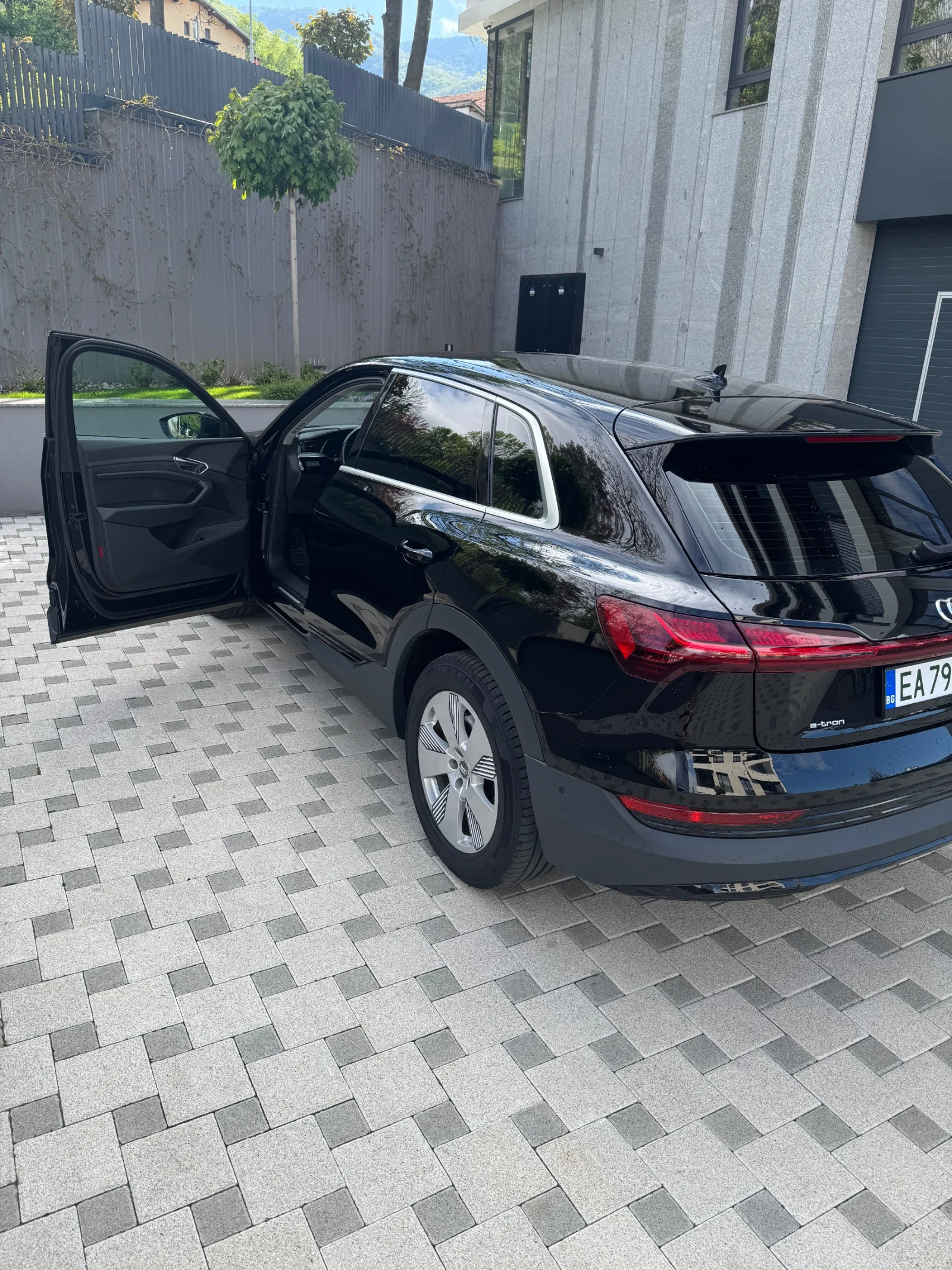 Audi E-Tron 55 408КС - изображение 6