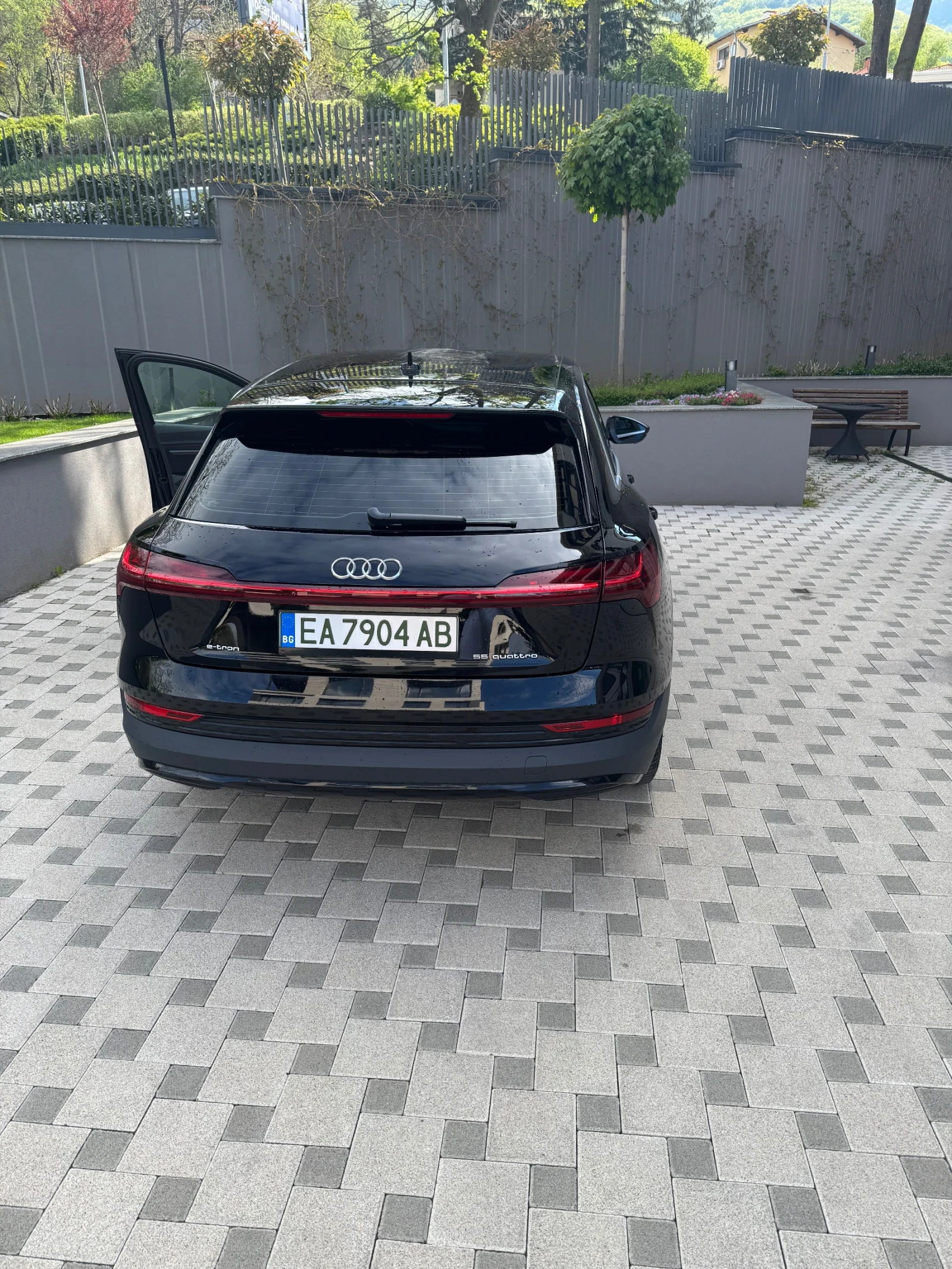 Audi E-Tron 55 408КС - изображение 4