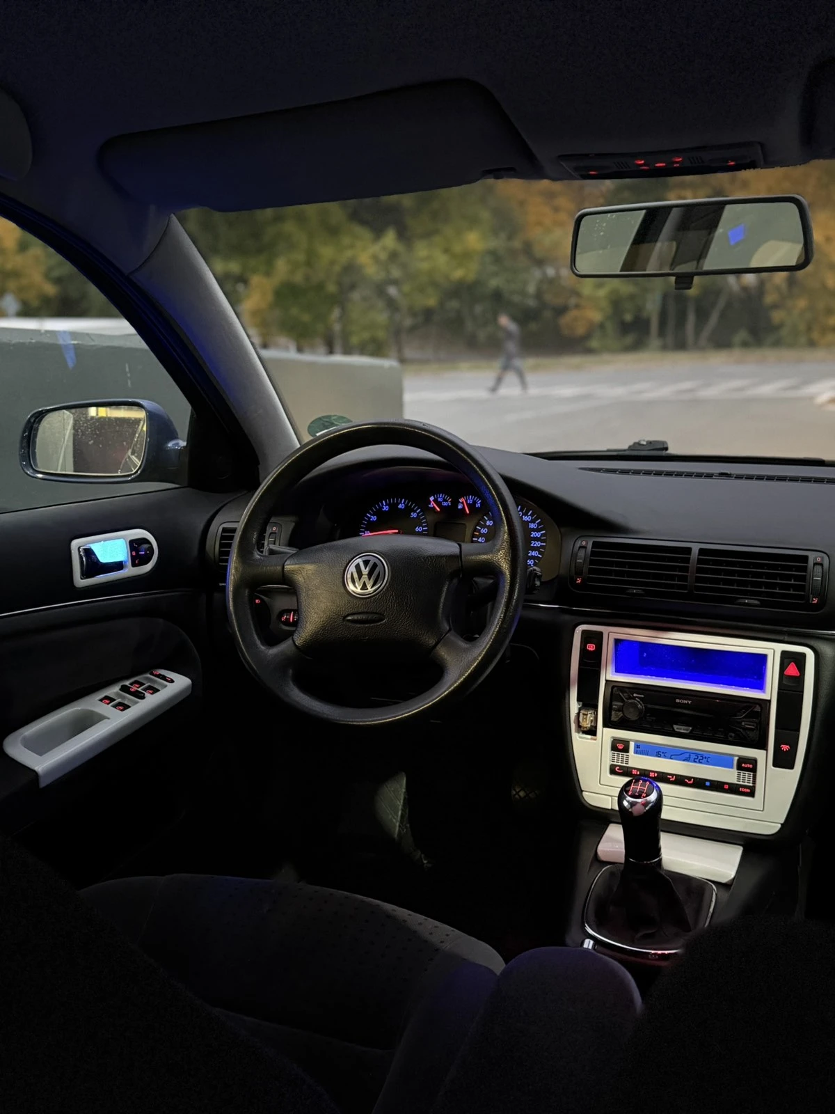 VW Passat 1.6 - изображение 10