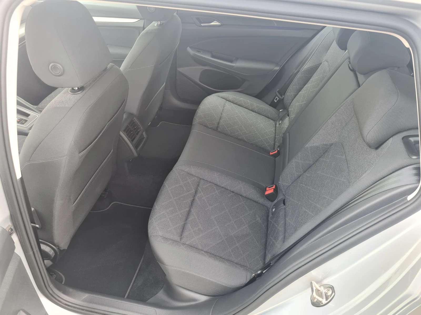 VW Golf 8 2.0TDI - изображение 10