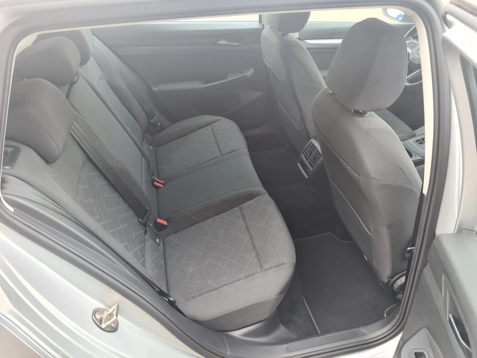 VW Golf 8 2.0TDI | Mobile.bg � ����������� 11