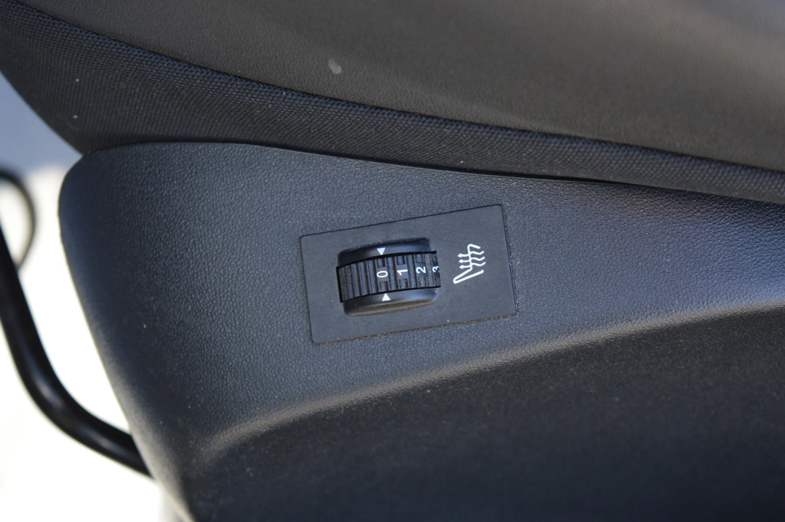 Peugeot 2008 1.6HDI-AVTOMAT-KLIMA, снимка 11 - Автомобили и джипове - 53765714