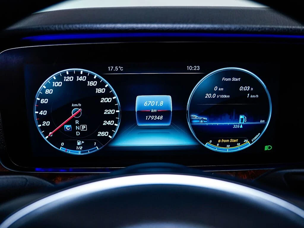 Mercedes-Benz E 400 * AMG Line * HeadUp * * AвтоКредит* (ЦЕНА ДО БГ), снимка 12 - Автомобили и джипове - 53799448