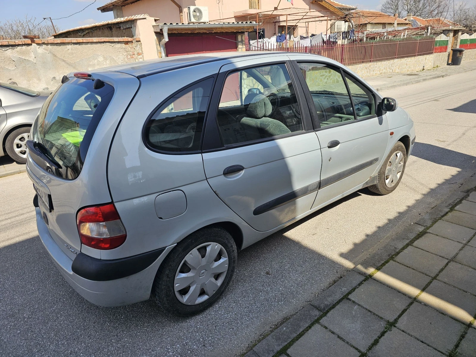Renault Scenic 1.9 TD, снимка 4 - Автомобили и джипове - 53858730