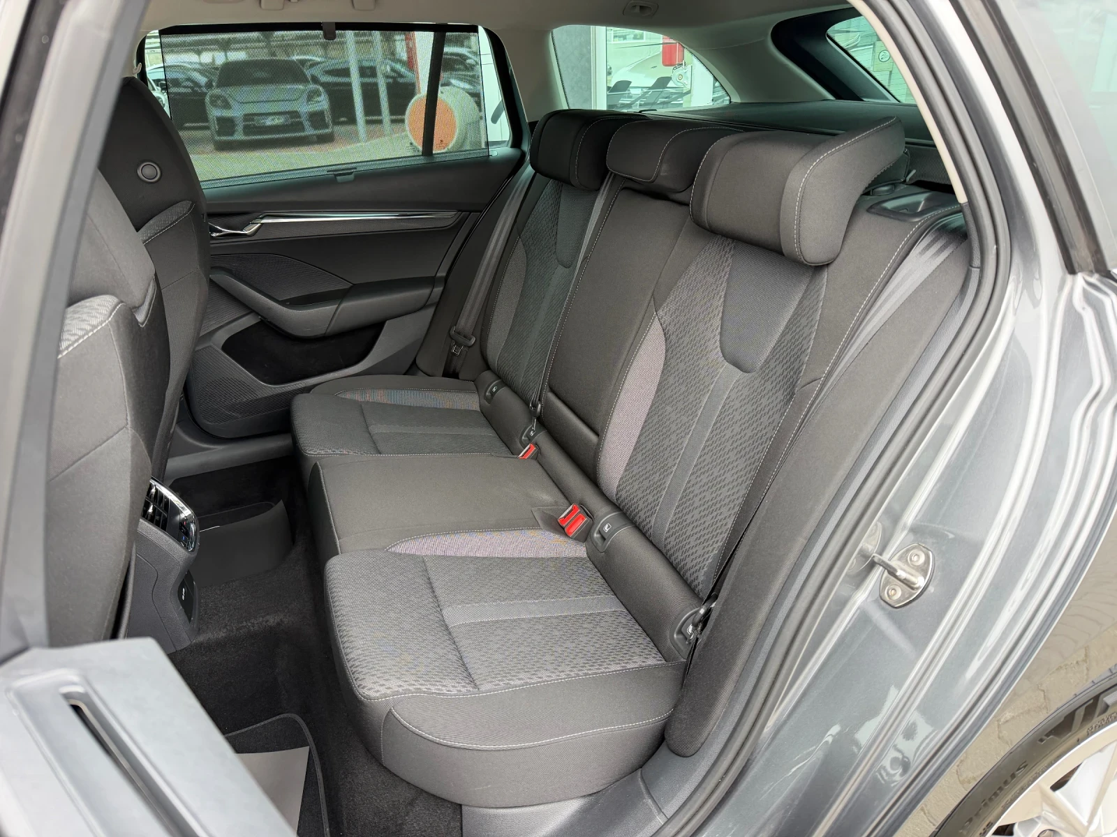 Skoda Octavia MATRIX#DIGITAL#DISTR#FULL ASSIST#HEADUP#KEYLESS | Mobile.bg � ����������� 12