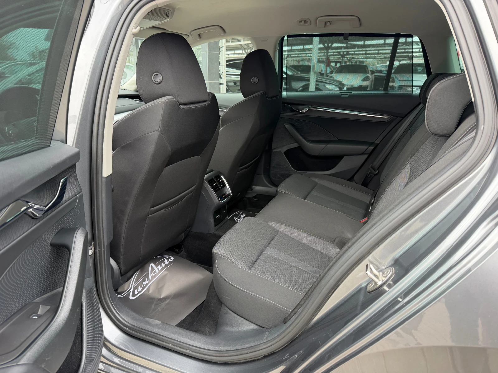 Skoda Octavia MATRIX#DIGITAL#DISTR#FULL ASSIST#HEADUP#KEYLESS | Mobile.bg � ����������� 11