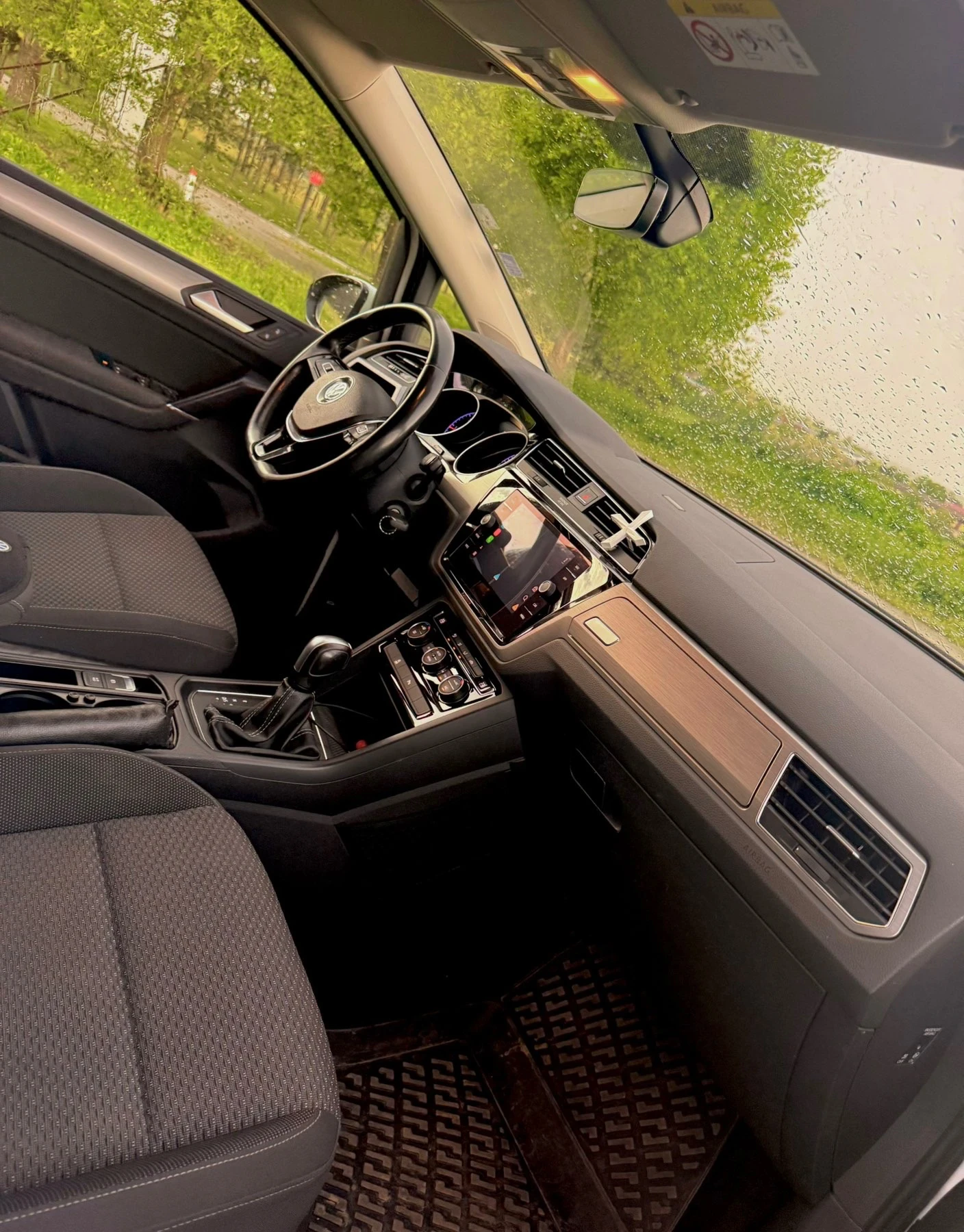 VW Touran 2.0 150 коня автомат 7 скорости евро 6+ , снимка 7 - Автомобили и джипове - 54126473