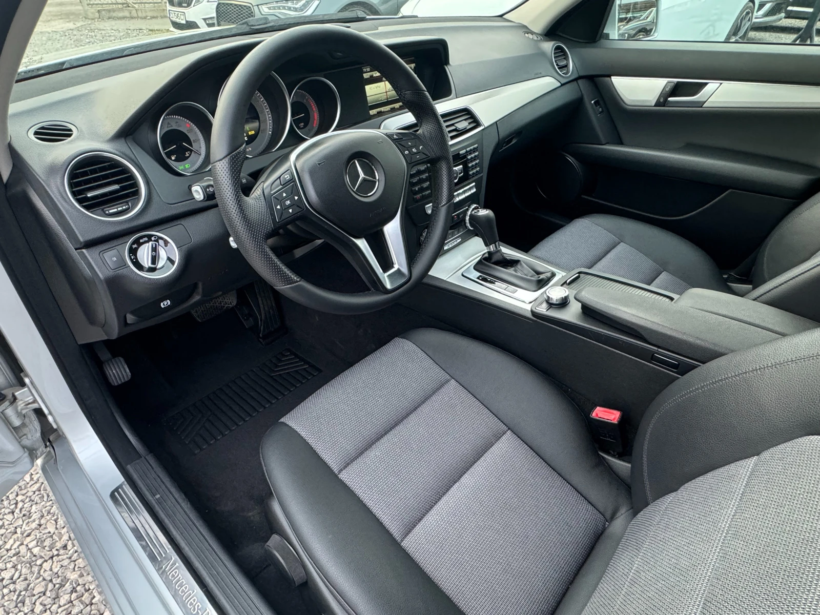 Mercedes-Benz C 250 CDI 4m AMG Line , снимка 8 - Автомобили и джипове - 54370888