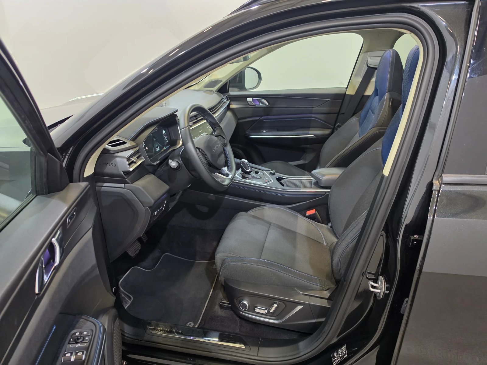 LynkCo 01 1.5i Plug-In Hybrid 261 �.�.  | Mobile.bg � ����������� 12