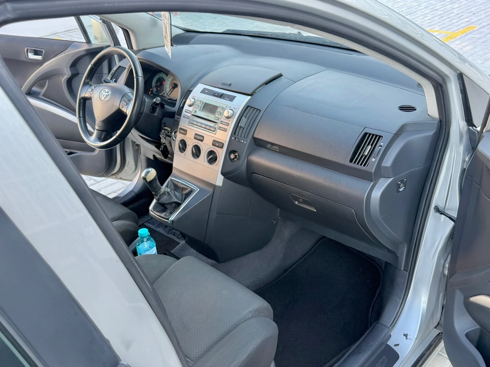 Toyota Corolla verso 2.2 D4D 6-ск 2008г, снимка 11 - Автомобили и джипове - 54725459