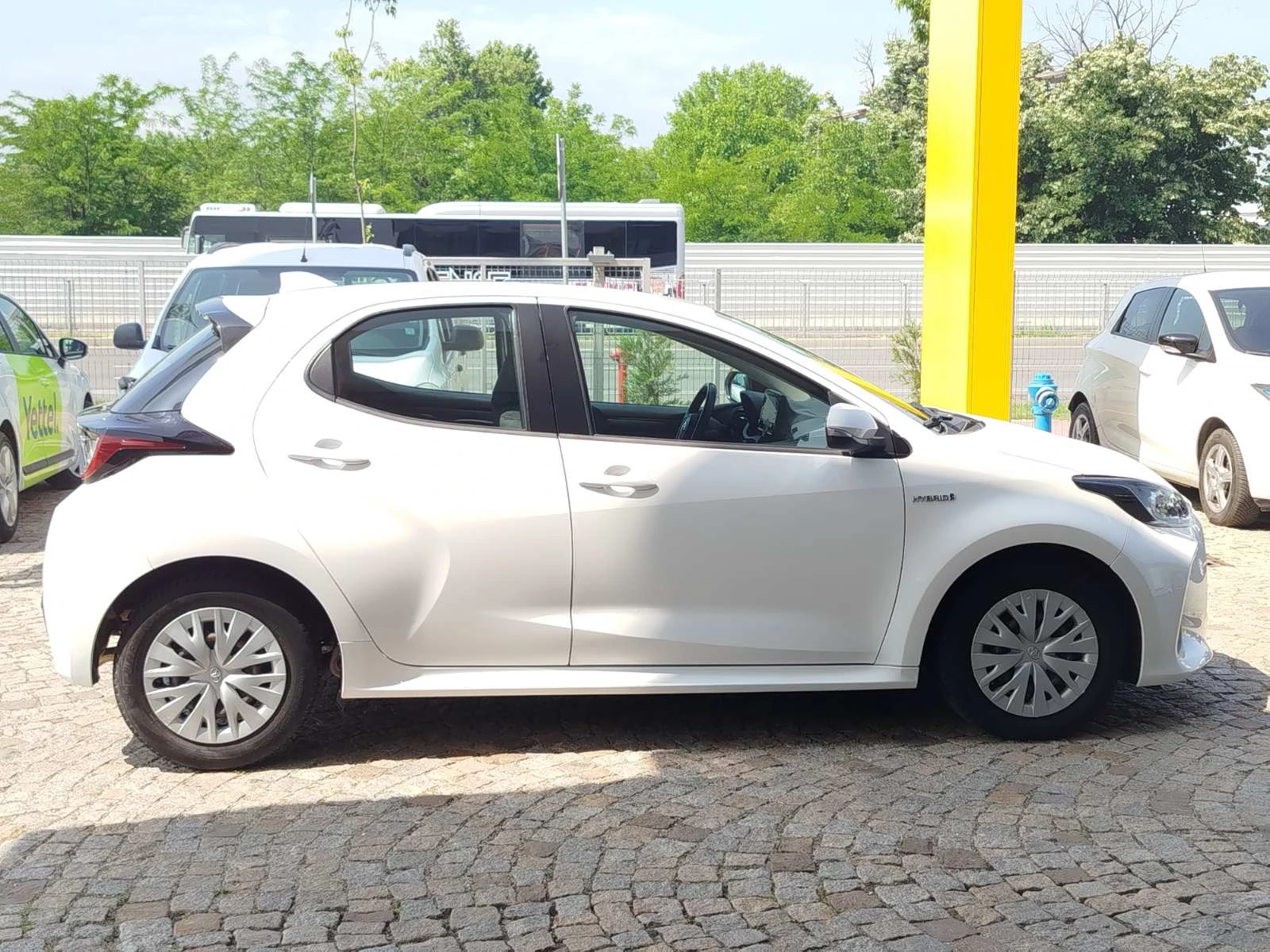 Toyota Yaris Hybird / 1.5 / 116 �.�. / e-CVT | Mobile.bg � ����������� 4