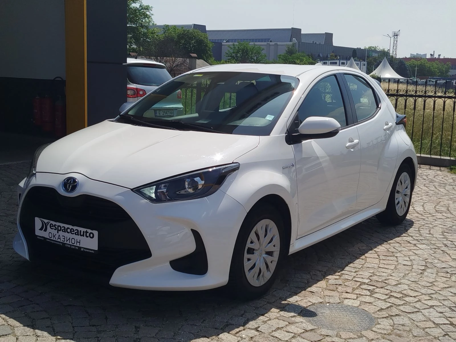 Toyota Yaris Hybird / 1.5 / 116 к.с. / e-CVT
