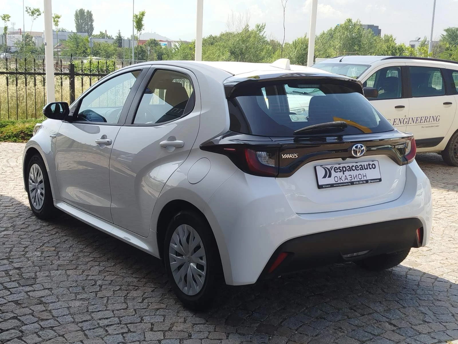 Toyota Yaris Hybird / 1.5 / 116 �.�. / e-CVT | Mobile.bg � ����������� 7