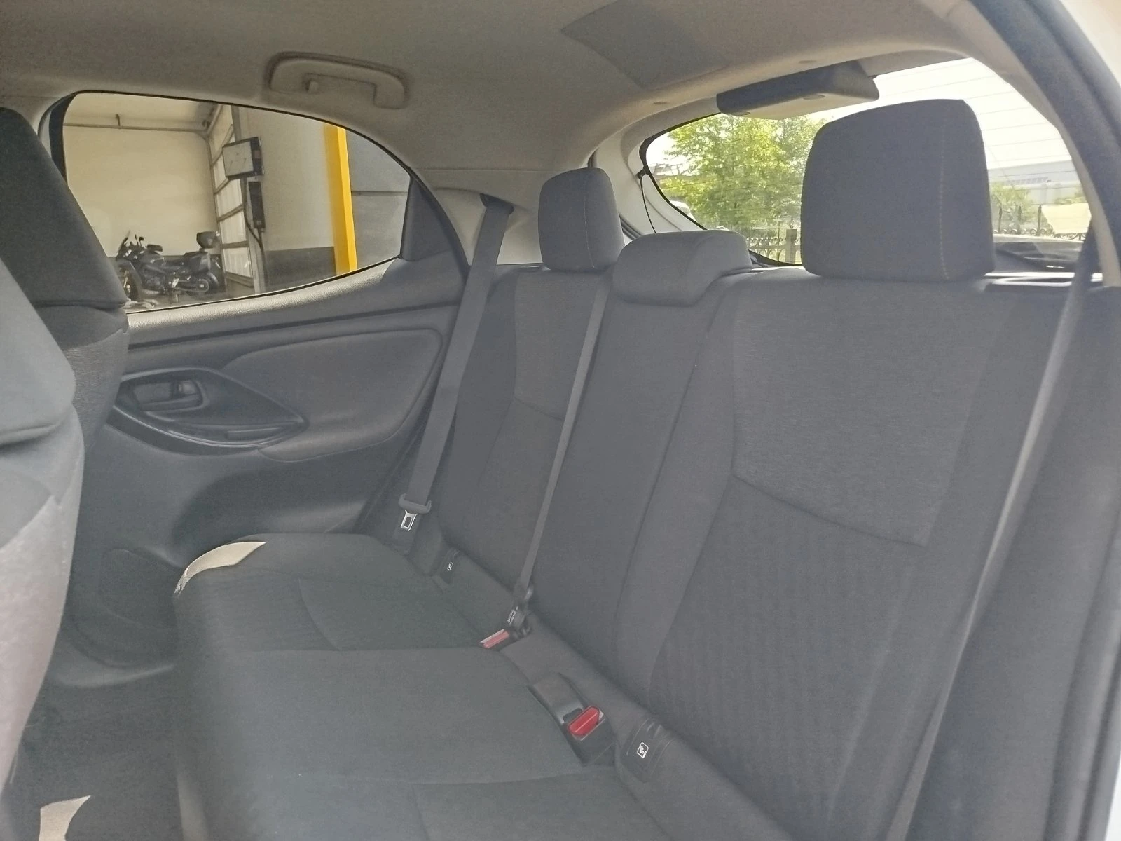 Toyota Yaris Hybird / 1.5 / 116 �.�. / e-CVT | Mobile.bg � ����������� 15