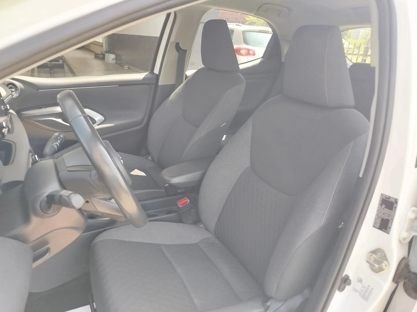 Toyota Yaris Hybird / 1.5 / 116 �.�. / e-CVT | Mobile.bg � ����������� 11