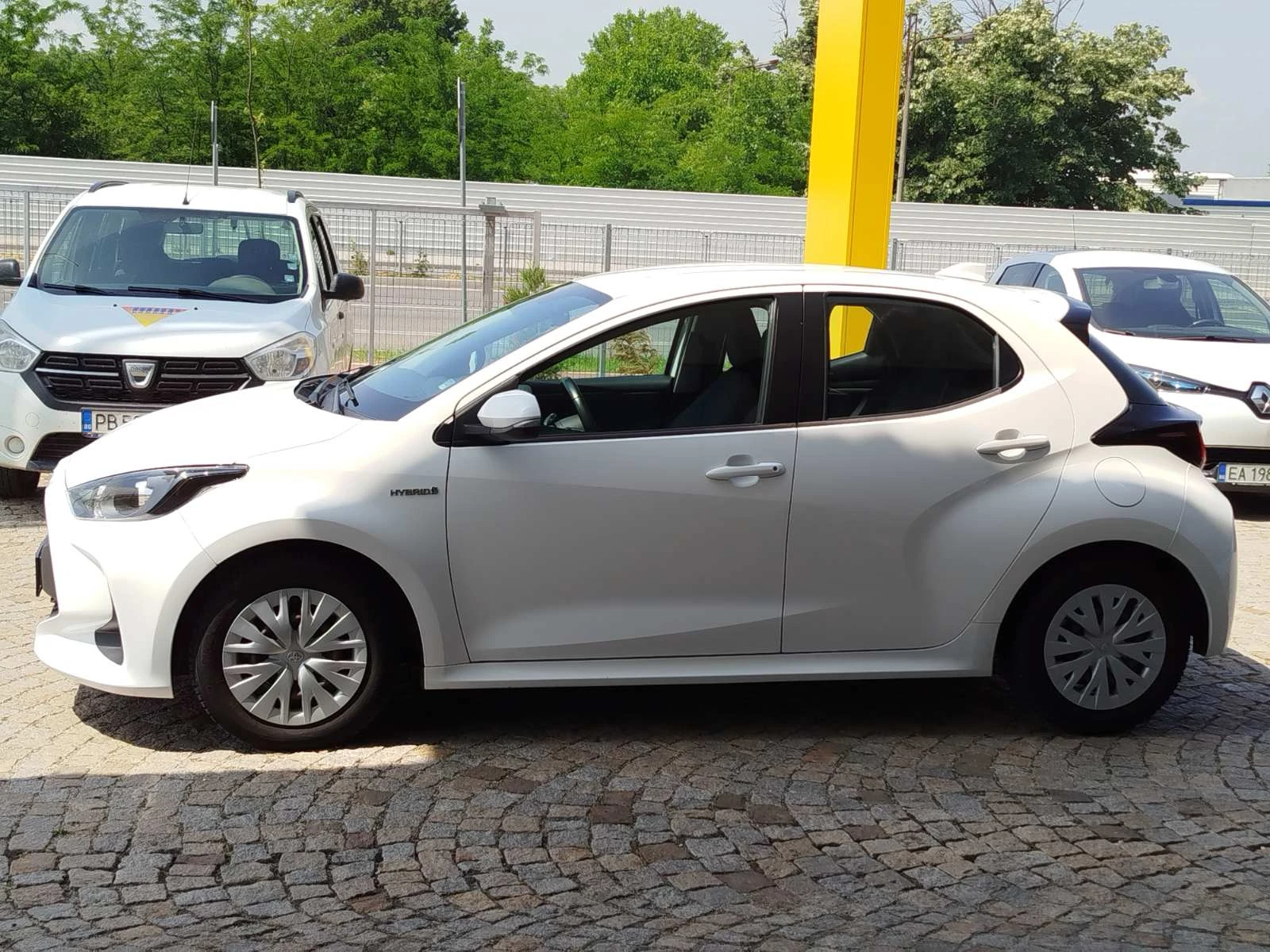 Toyota Yaris Hybird / 1.5 / 116 �.�. / e-CVT | Mobile.bg � ����������� 8