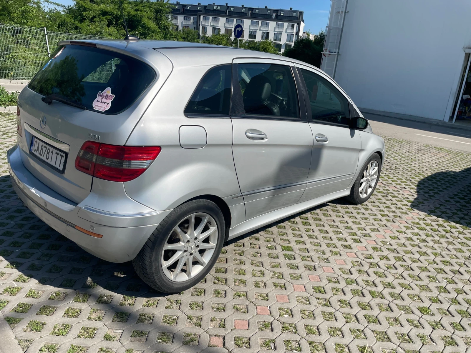 Mercedes-Benz B 220