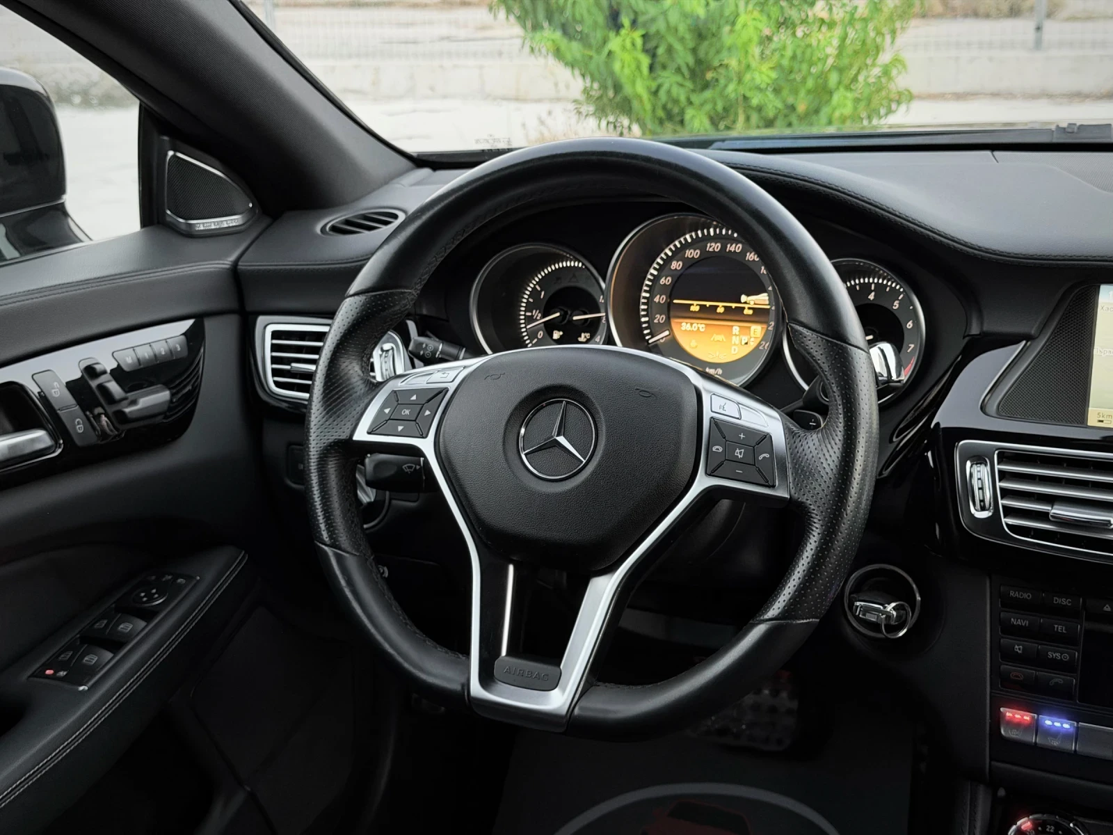 Mercedes-Benz CLS 500 4.7 V8/ 4MATIC/ 63 AMG/ 3xTV/ ALCANTARA/, снимка 9 - Автомобили и джипове - 55943682