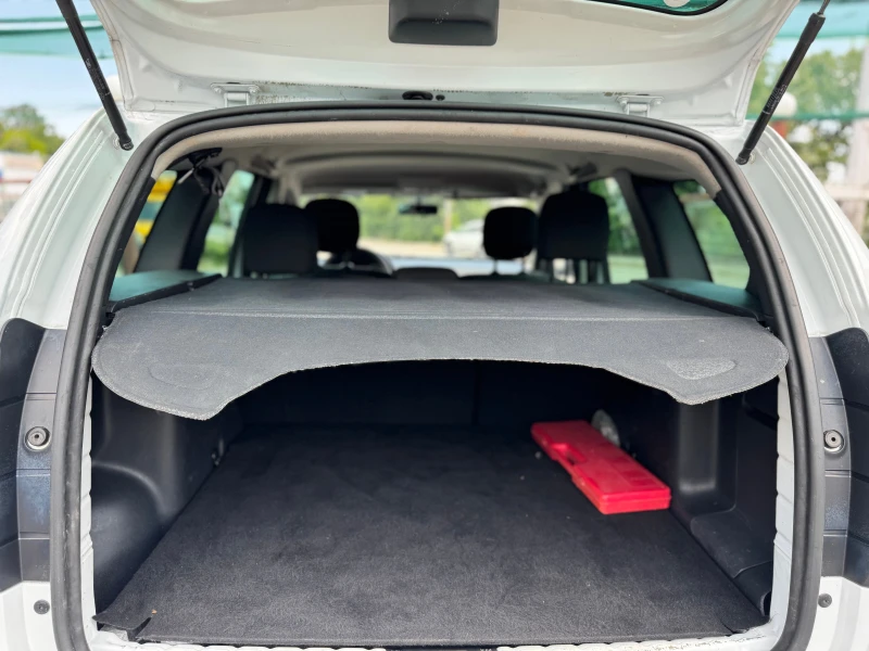 Dacia Duster 1.6i 4x4 KLIMATIK, снимка 11 - Автомобили и джипове - 50456652