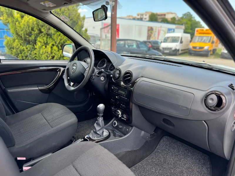 Dacia Duster 1.6i 4x4 KLIMATIK, снимка 9 - Автомобили и джипове - 50456652