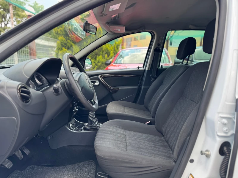 Dacia Duster 1.6i 4x4 KLIMATIK, снимка 8 - Автомобили и джипове - 50456652