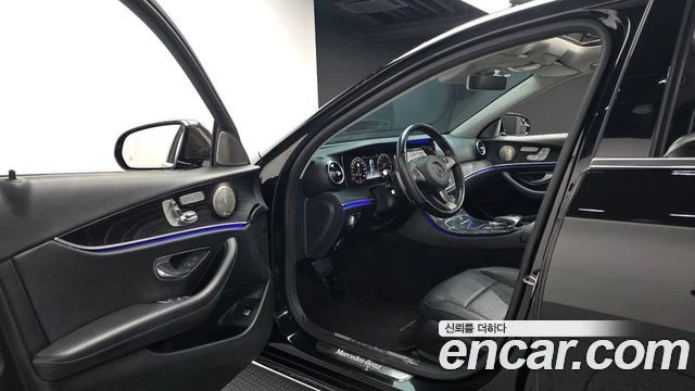 Mercedes-Benz E 300 | TOP SERVICE AMG OPTIC, снимка 10 - Автомобили и джипове - 55712505