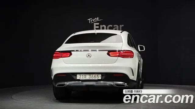 Mercedes-Benz GLE 350 КУПЕ * 360 КАМЕРИ * ДВД * АСИСТ ПАКЕТ *  * , снимка 4 - Автомобили и джипове - 55791335